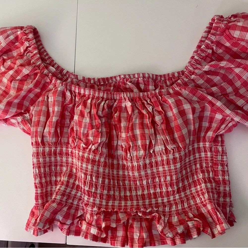 This a large smocked crop top buff sleeves red plaid - Picture 4 of 4